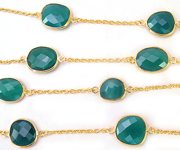 Gold Plated over Silver Chain w/Bezelled Green Onyx 8.8x9.5 to 13.4x13.8mm alt=